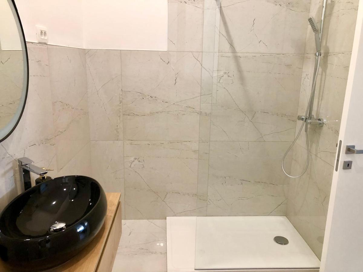 Hedone City Luxury Apartments With Free Parking PUY 외부 사진