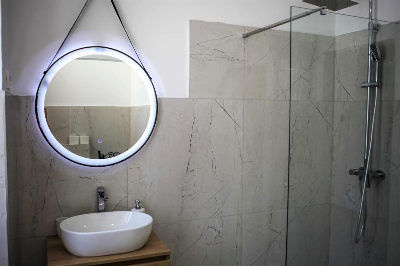 Hedone City Luxury Apartments With Free Parking PUY 외부 사진